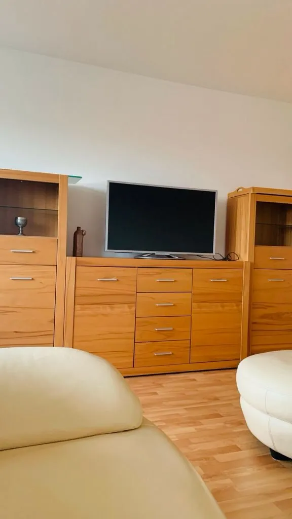 Wohnzimmer mit Blick zur Wohnwand