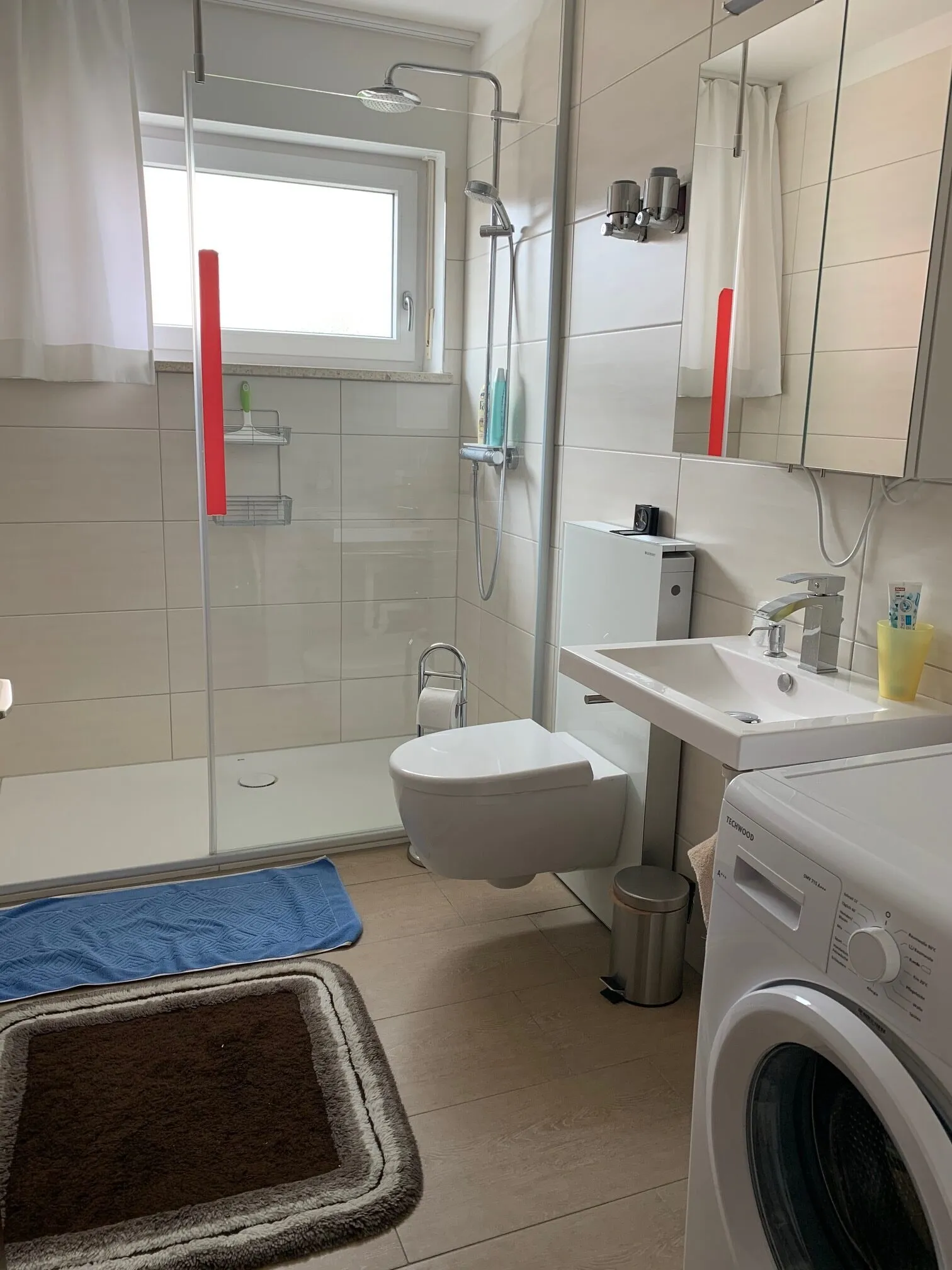 Bad mit bodengleicher Dusche