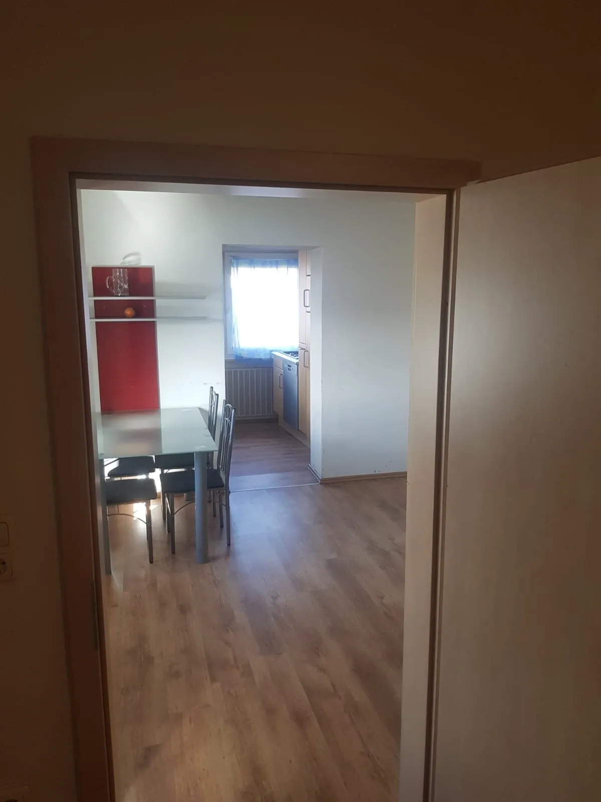 Blick vom Flur in den Essbereich