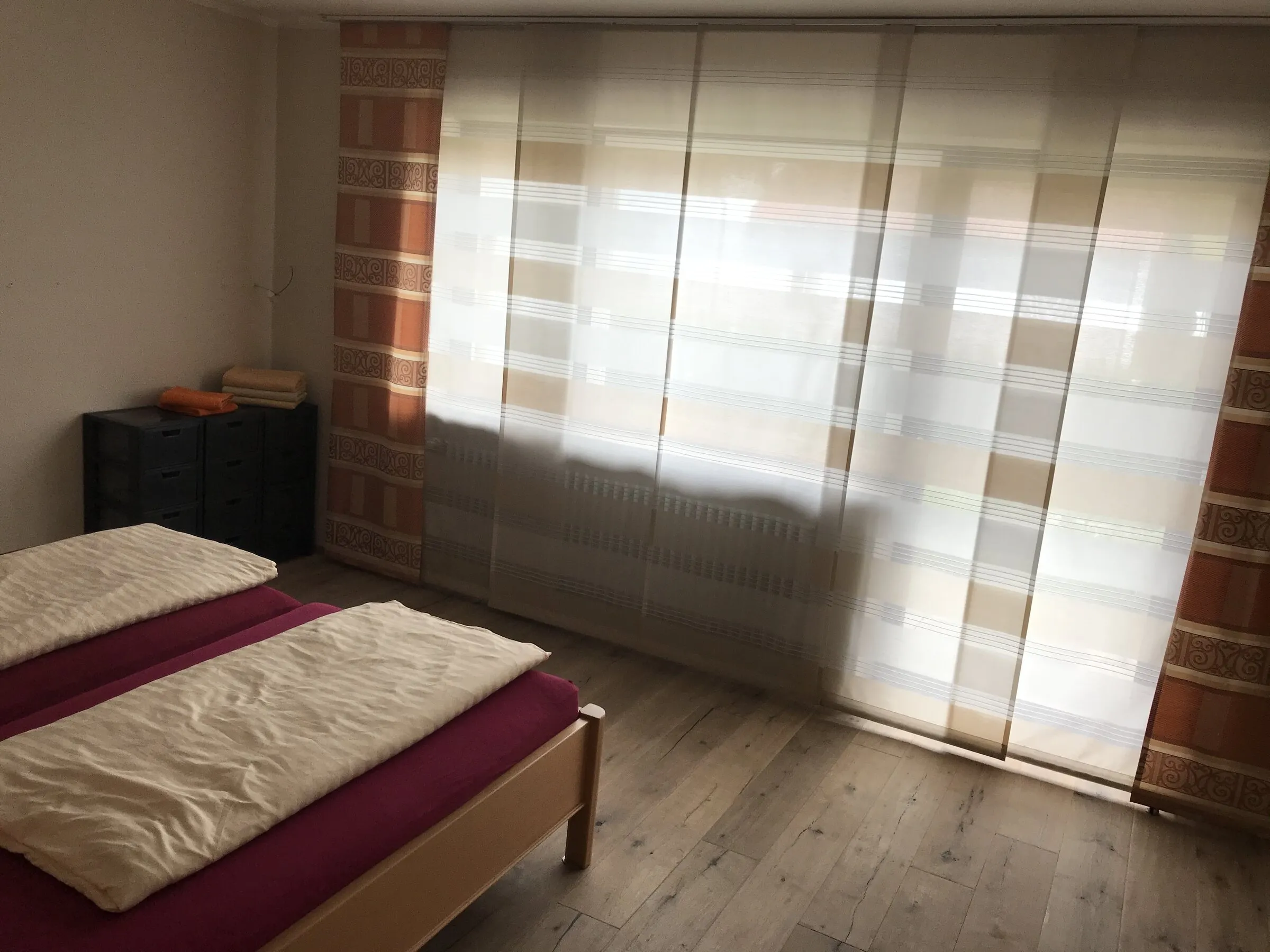 Schlafzimmer mit Doppelbett