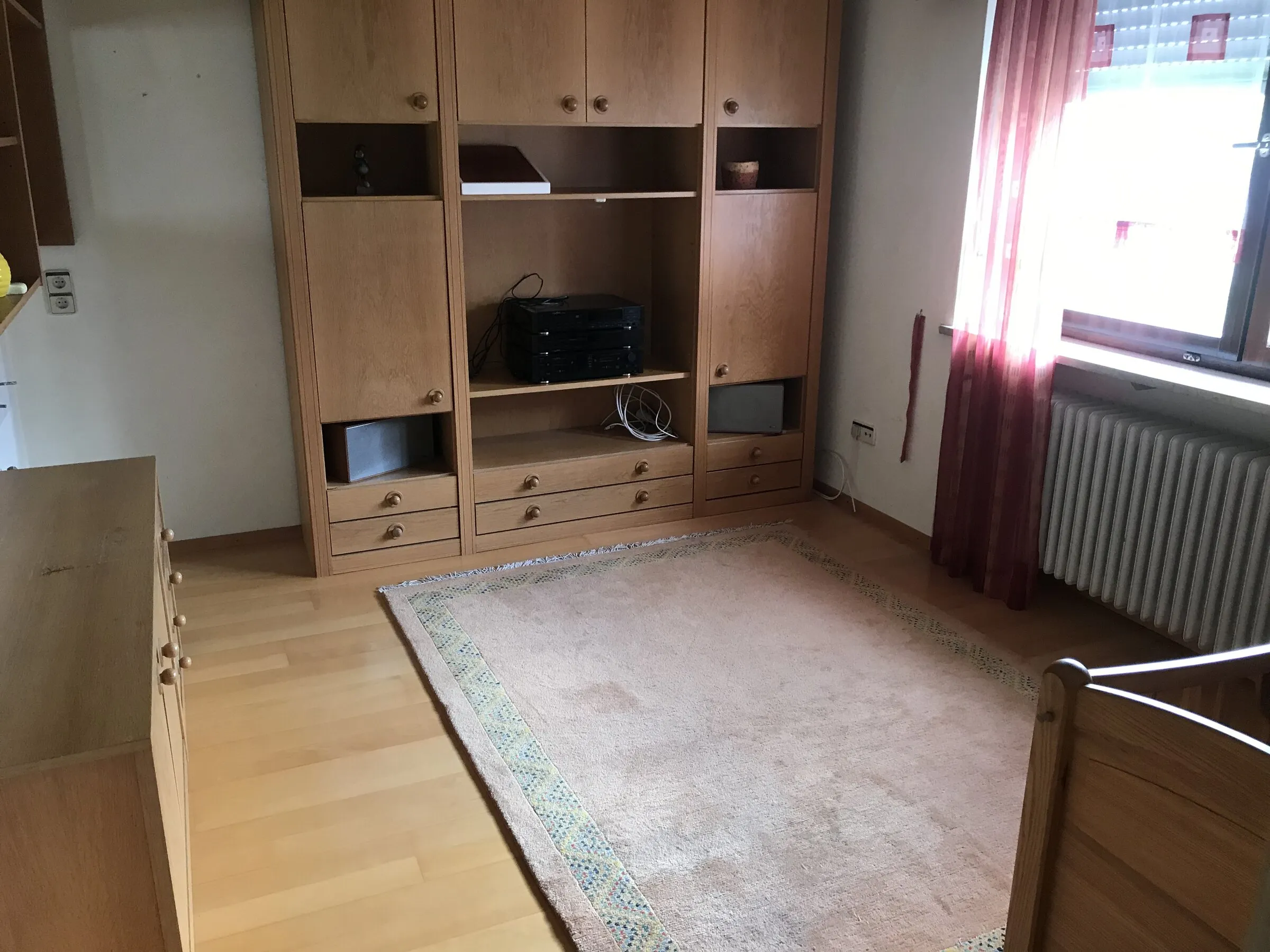 Zimmer mit Schrankwand