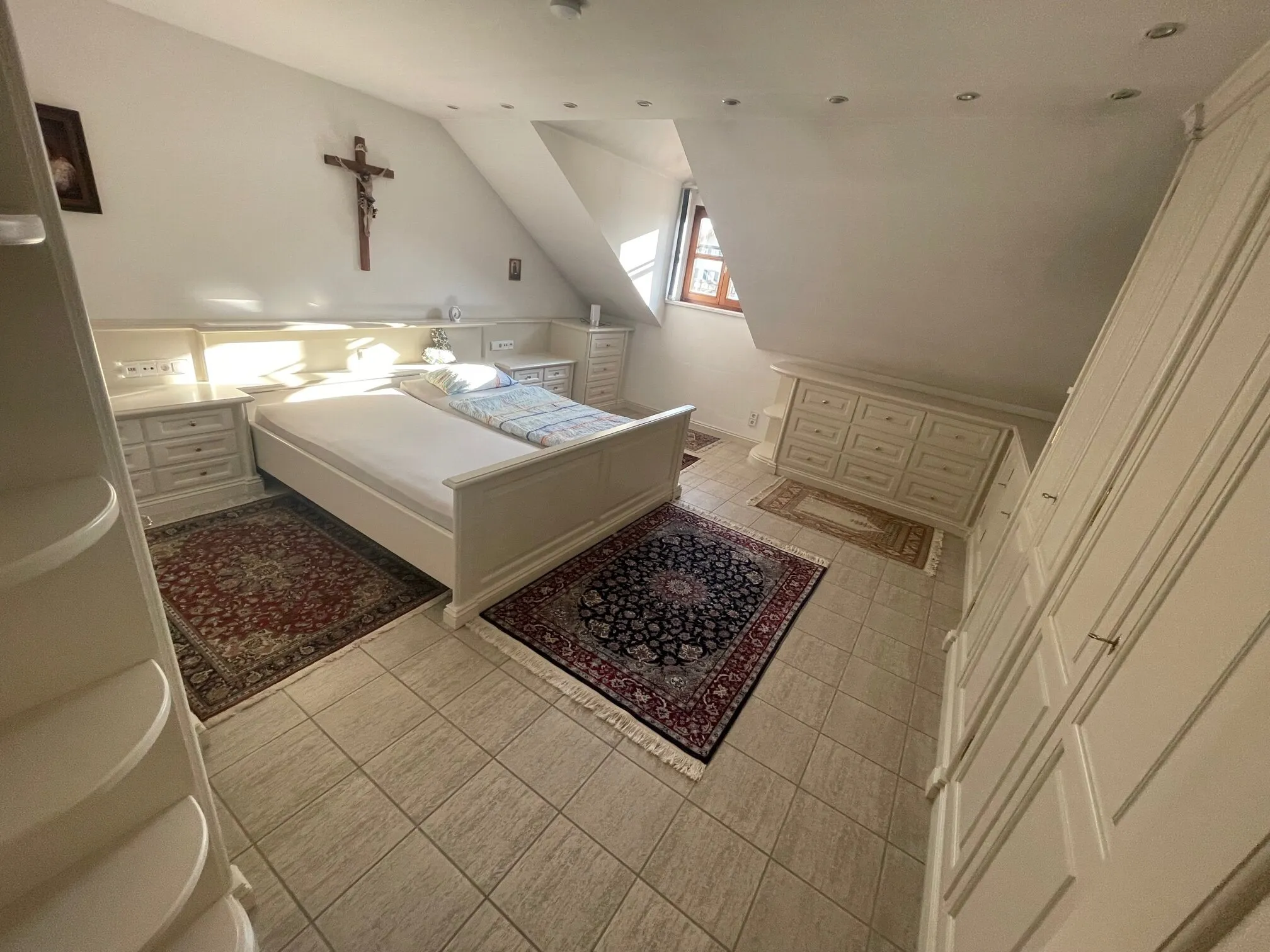 Schlafzimmer mit Einbauschränken