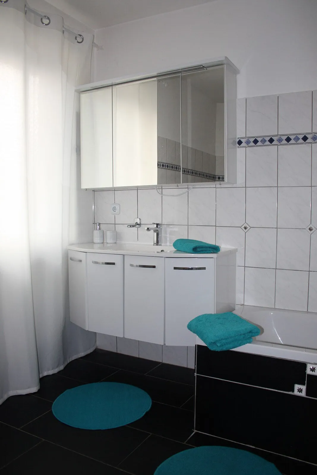 Bad mit Spiegelschrank