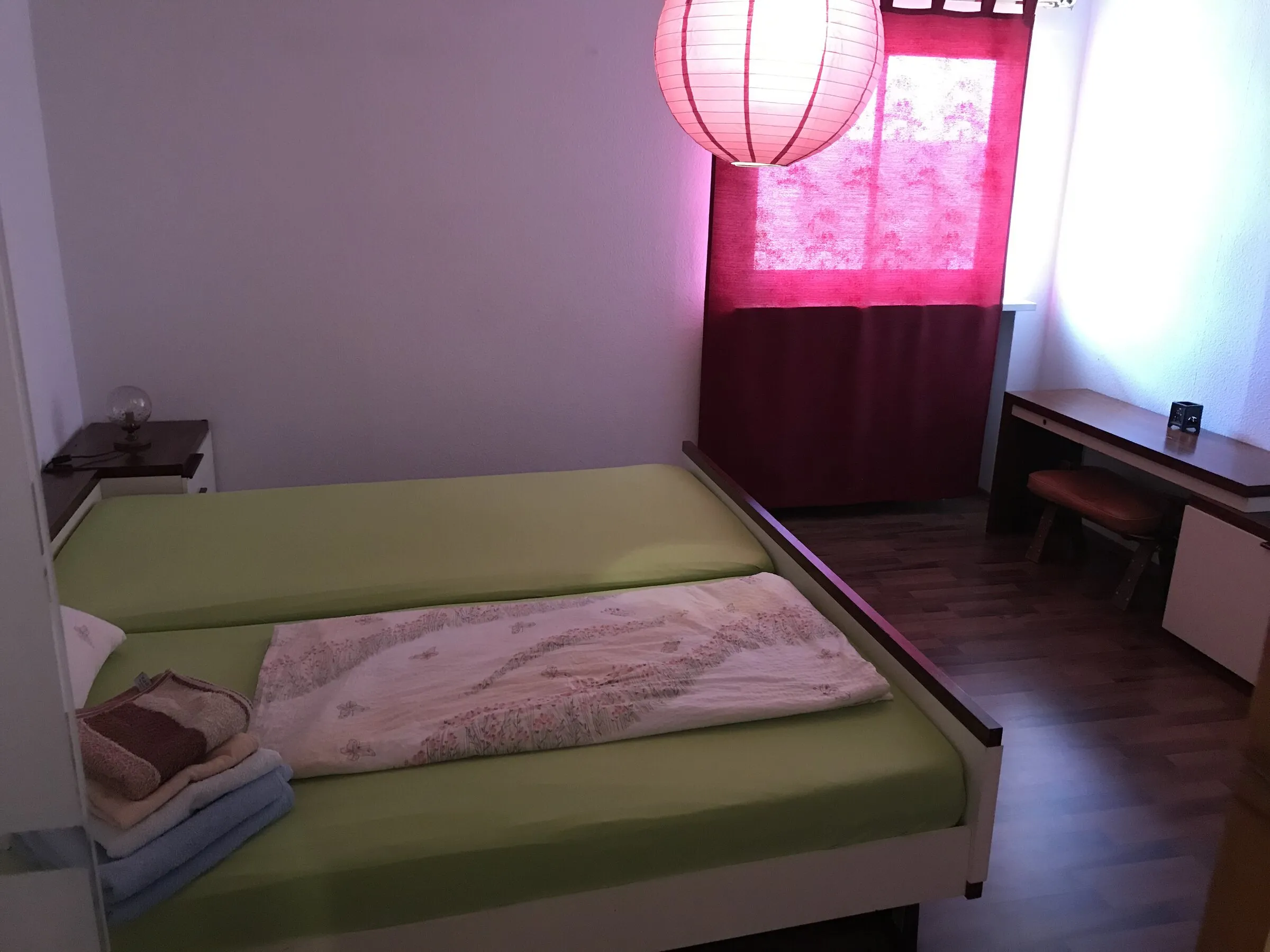 Schlafzimmer mit Doppelbett